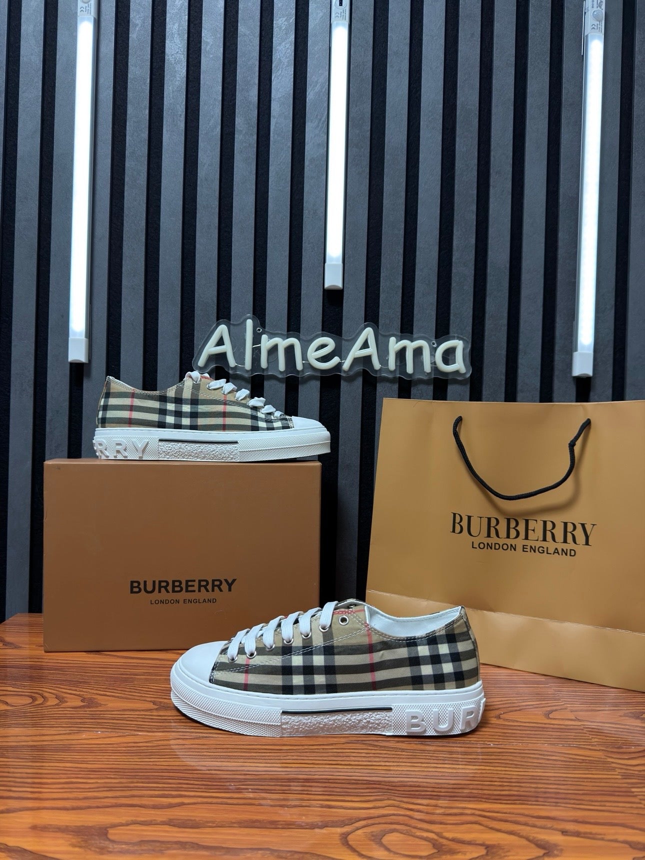 Burberry - Sneakers